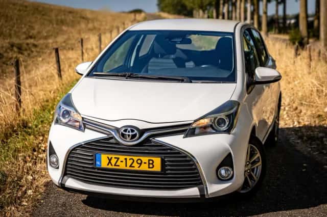 Toyota Yaris (2017) thumbnail 5