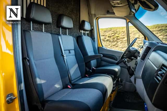 Volkswagen Crafter (2016) thumbnail 2