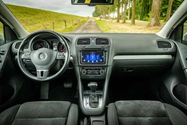 Volkswagen Golf (2011) thumbnail 2