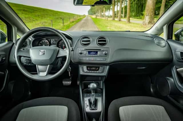 SEAT Ibiza (2015) thumbnail 2