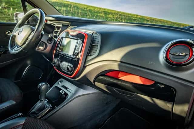 Renault Captur (2015) thumbnail 6