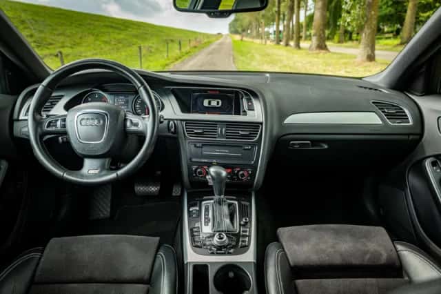 Audi A4 (2009) thumbnail 2