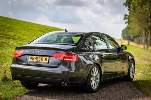 Audi A4 (2009) thumbnail 3