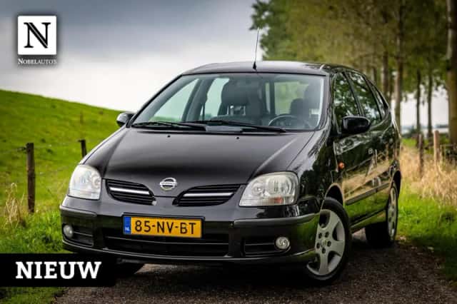 Nissan Almera Tino (2004) thumbnail 1