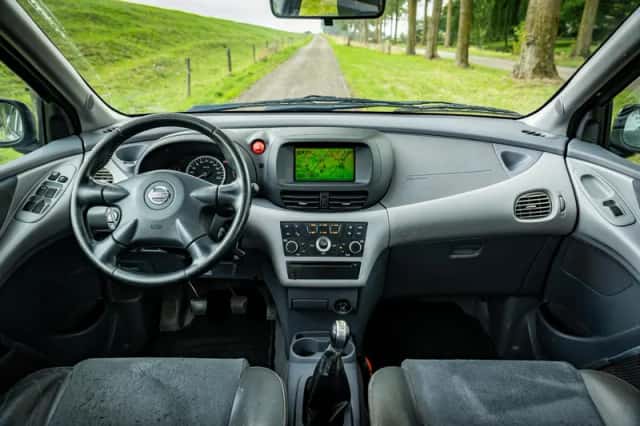 Nissan Almera Tino (2004) thumbnail 2