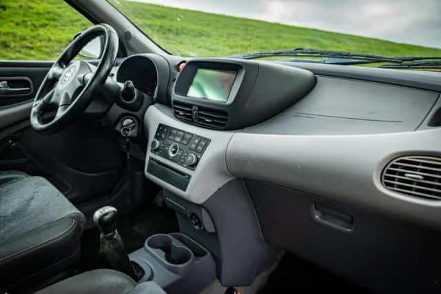 Nissan Almera Tino (2004) thumbnail 6