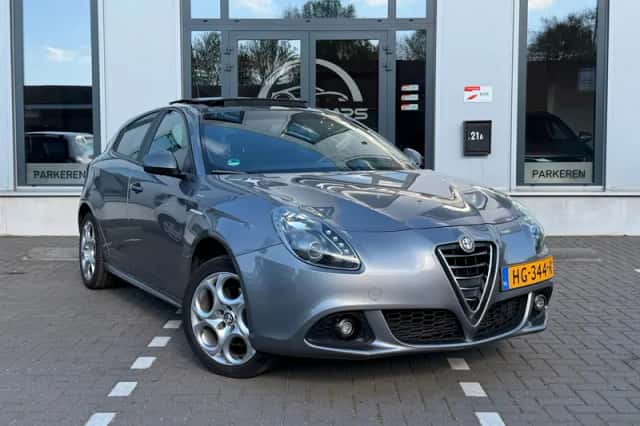 Alfa Romeo Giulietta (2015) thumbnail 5
