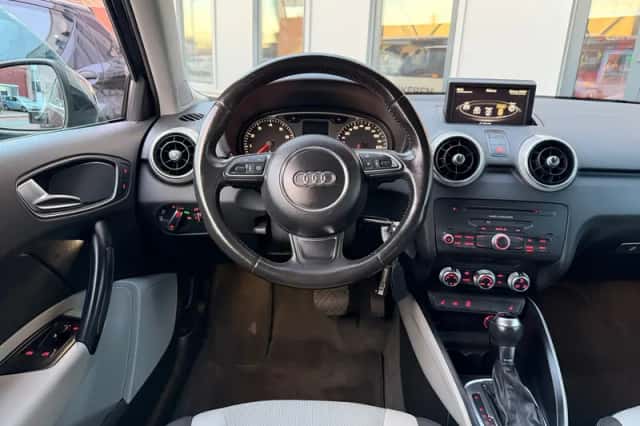 Audi A1 (2011) thumbnail 4