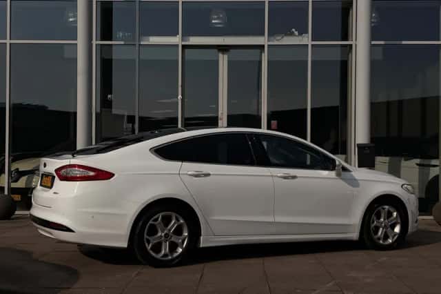 Ford Mondeo (2015) thumbnail 2
