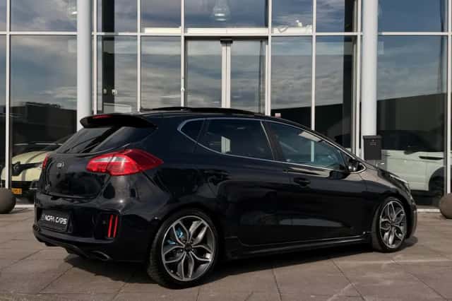 Kia Cee'd (2015) thumbnail 2