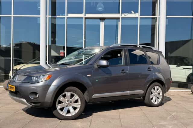 Mitsubishi Outlander (2009) thumbnail 1