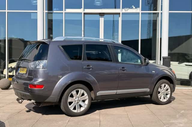Mitsubishi Outlander (2009) thumbnail 2
