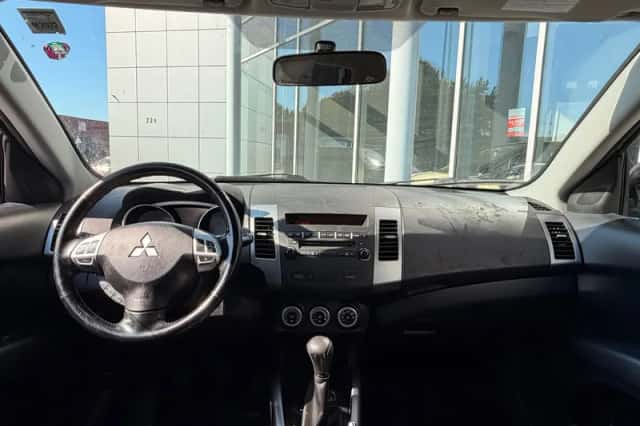 Mitsubishi Outlander (2009) thumbnail 3