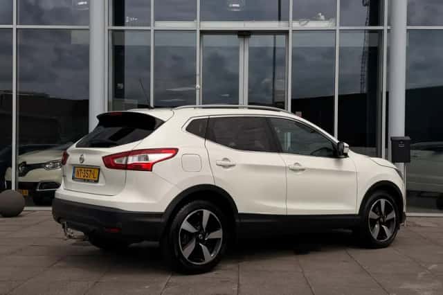 Nissan Qashqai (2015) thumbnail 2
