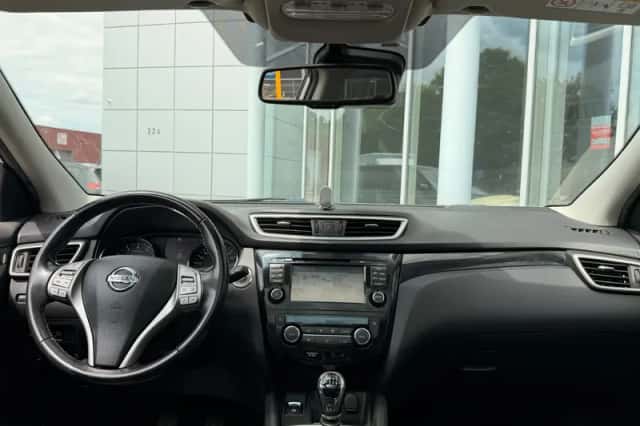 Nissan Qashqai (2015) thumbnail 3