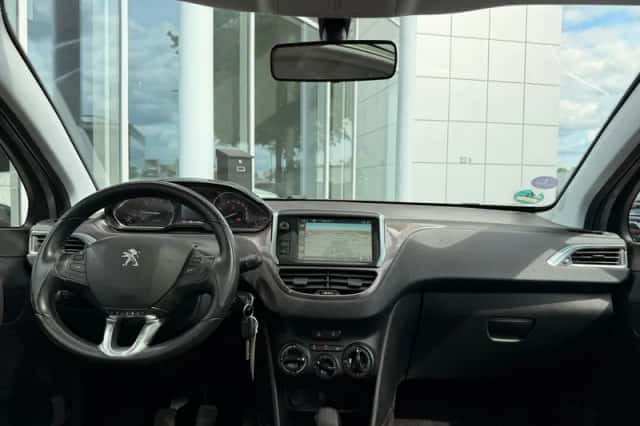 Peugeot 2008 (2015) thumbnail 3