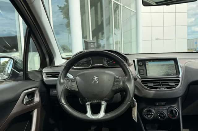 Peugeot 2008 (2015) thumbnail 4
