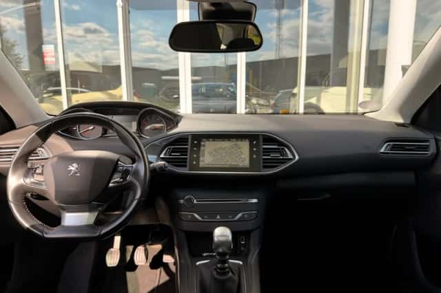 Peugeot 308 (2017) thumbnail 3