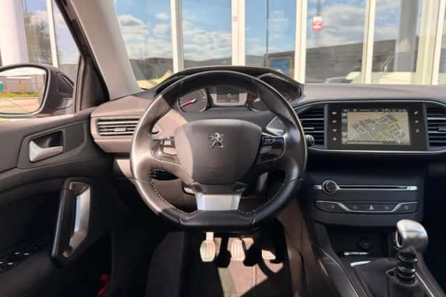 Peugeot 308 (2017) thumbnail 4