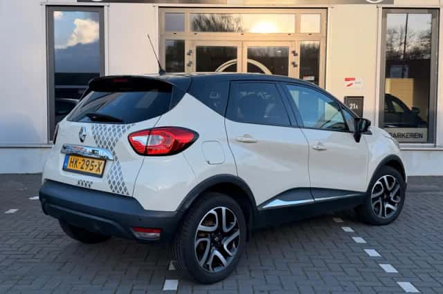 Renault Captur (2015) thumbnail 2