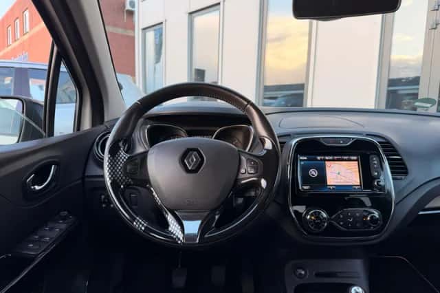 Renault Captur (2015) thumbnail 4