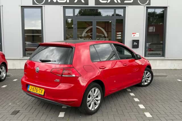 Volkswagen Golf (2014) thumbnail 2