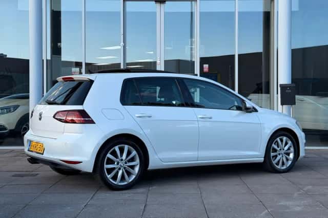 Volkswagen Golf (2013) thumbnail 2