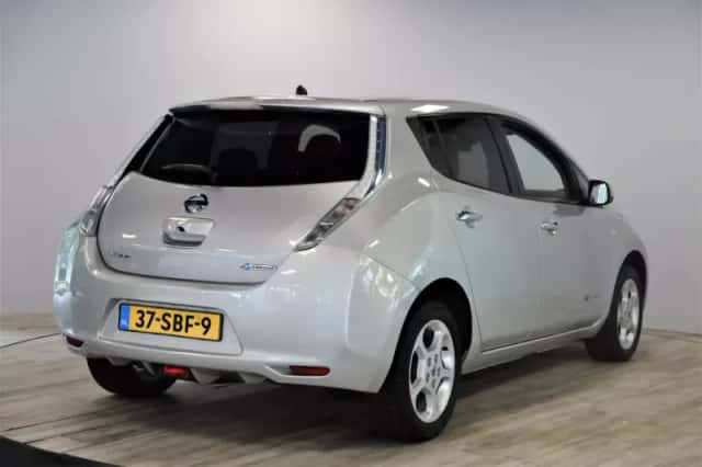 Nissan Leaf (2011) thumbnail 3