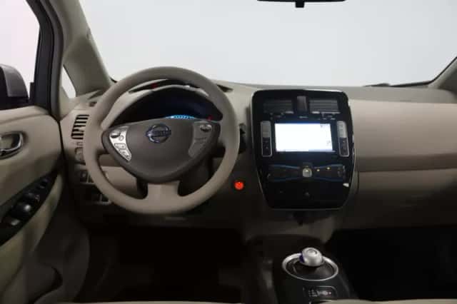 Nissan Leaf (2011) thumbnail 4