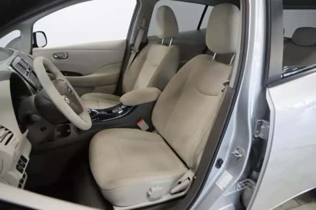 Nissan Leaf (2011) thumbnail 5