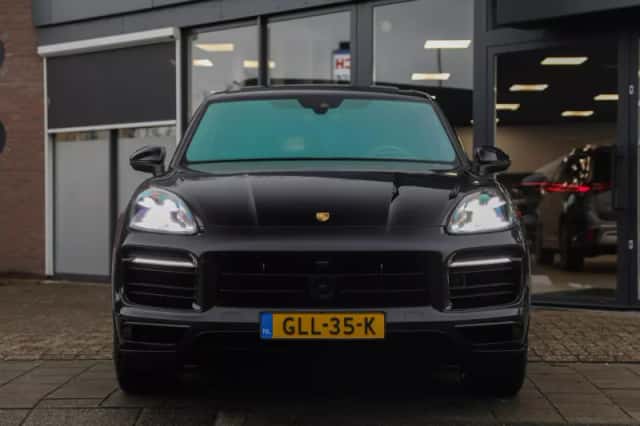 Porsche Cayenne (2019) thumbnail 2