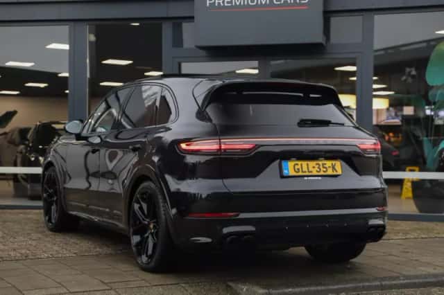 Porsche Cayenne (2019) thumbnail 2