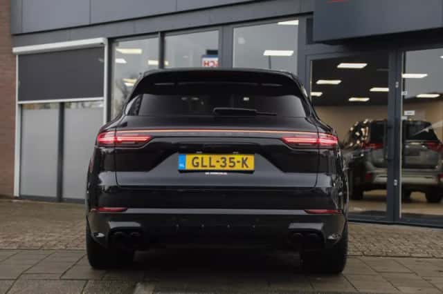 Porsche Cayenne (2019) thumbnail 4