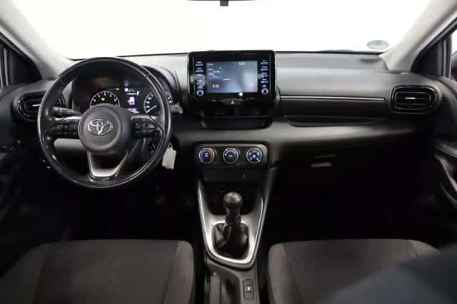 Toyota Yaris (2021) thumbnail 5
