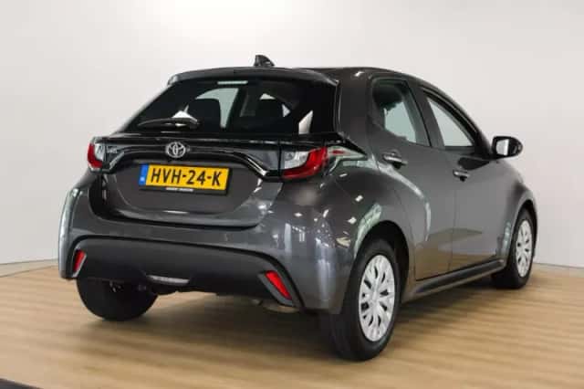 Toyota Yaris (2021) thumbnail 6