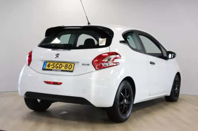 Peugeot 208 (2013) thumbnail 6