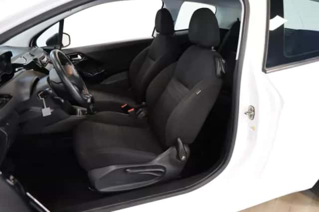 Peugeot 208 (2013) thumbnail 6