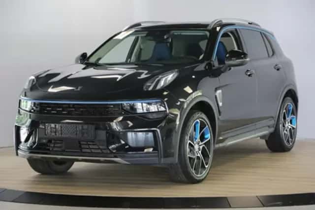Volkswagen Golf (2022) thumbnail 2