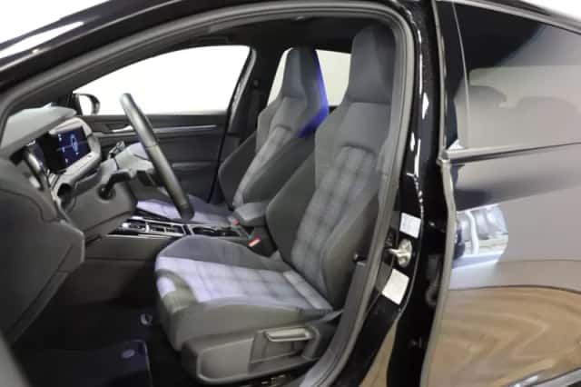 Volkswagen Golf (2022) thumbnail 6