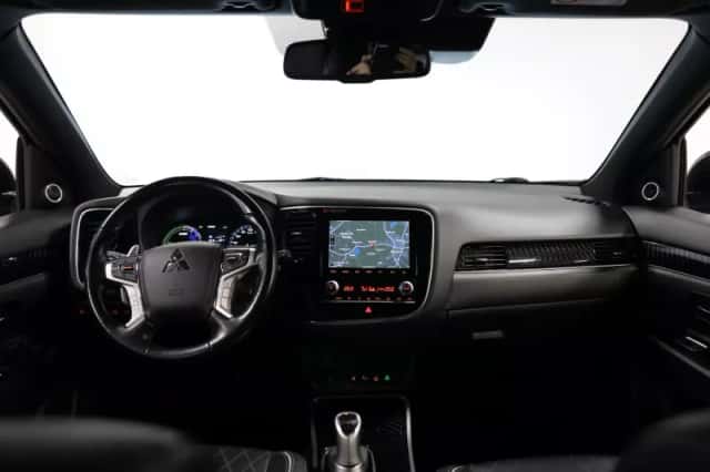 Mitsubishi Outlander (2020) thumbnail 5