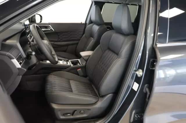 Mitsubishi Outlander (2026) thumbnail 3