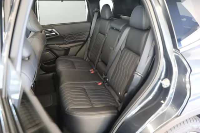 Mitsubishi Outlander (2026) thumbnail 4