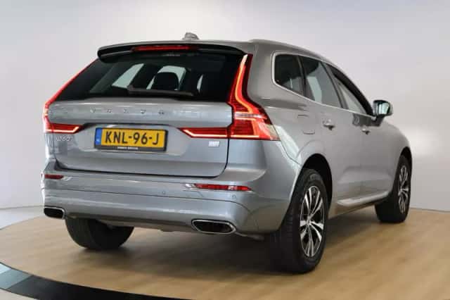 Volvo XC60 (2021) thumbnail 2