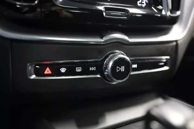 Volvo XC60 (2021) thumbnail 6