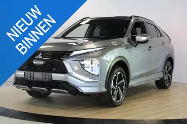 Mitsubishi Outlander (2021) thumbnail 3