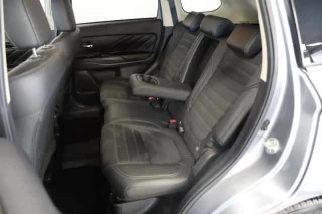 Mitsubishi Outlander (2021) thumbnail 4