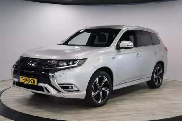 Mitsubishi Outlander (2020) thumbnail 1