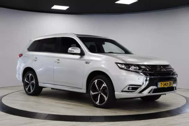 Mitsubishi Outlander (2020) thumbnail 4