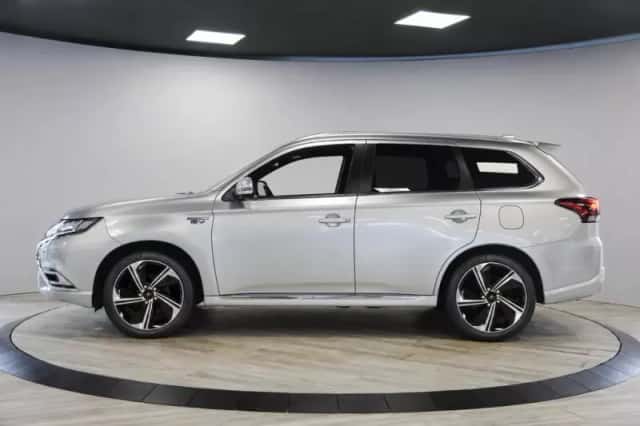 Mitsubishi Outlander (2020) thumbnail 6