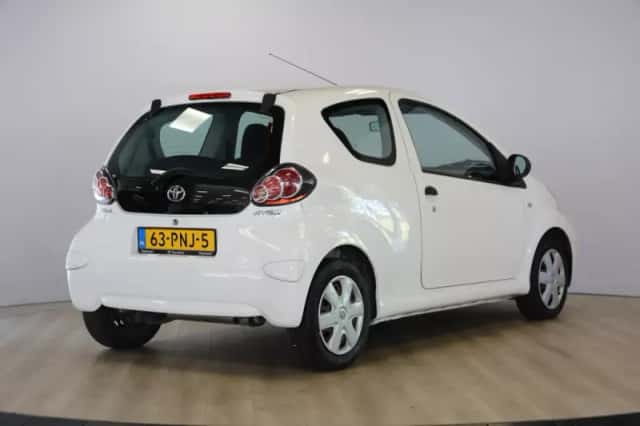 Toyota Aygo (2011) thumbnail 6